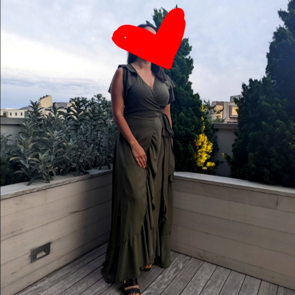 Dresses & Skirts - Amazing stunning wrap dress